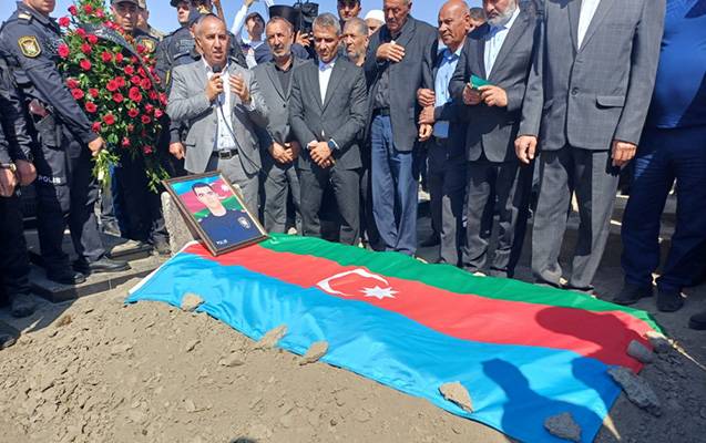 Polis Əsgərov dəfn edildi - FOTO