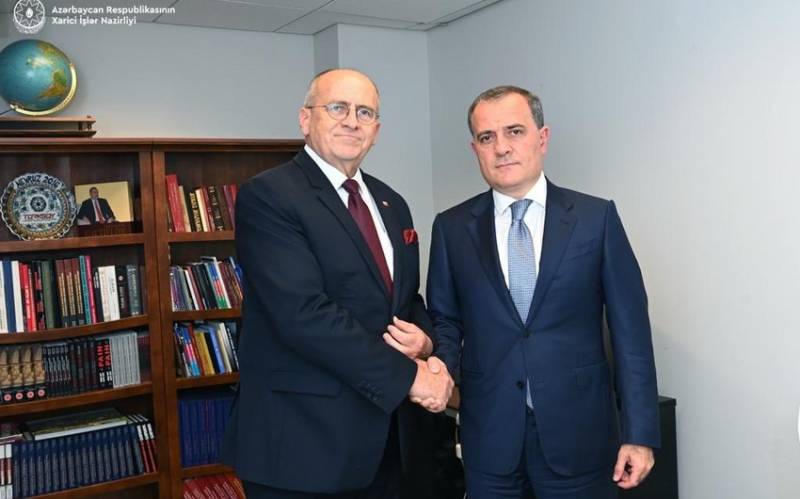Ceyhun Bayramov polşalı həmkarı ilə görüşdü
