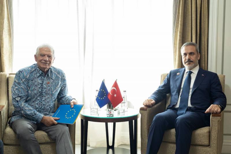 Borrel Fidanla Qarabağı müzakirə etdi