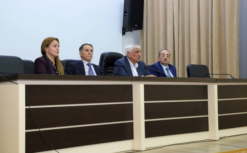 ADU-da birinci kurs magistrlarla görüş keçirildi - FOTOLAR