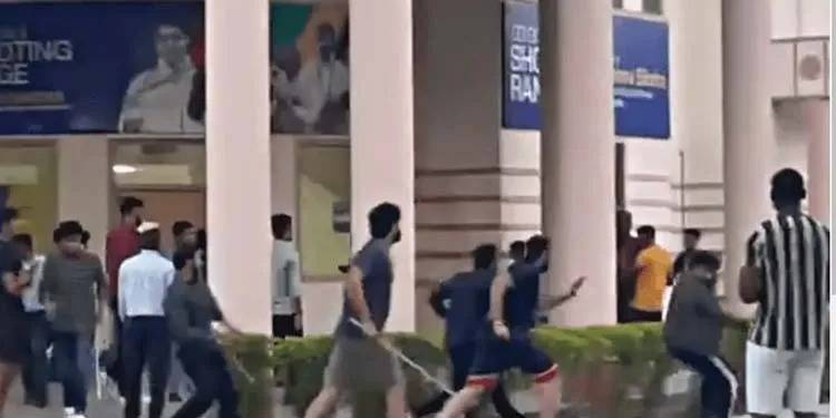 Universitetə ​​silahlı hücum: 35 nəfər qaçırıldı