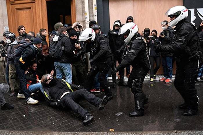 Fransa paytaxtında polis zorakılığına qarşı etirazlar başlayıb