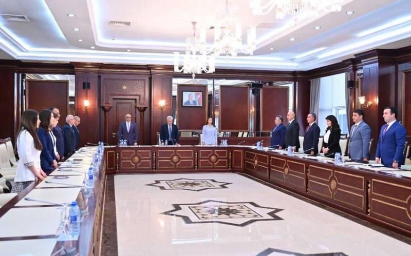 Parlamentdə daha bir komitə iclası 