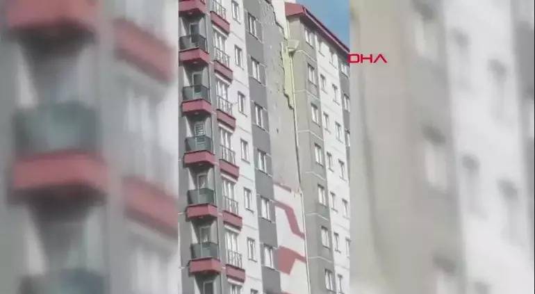 15 mərtəbəli binanın çöl hissəsi uçdu