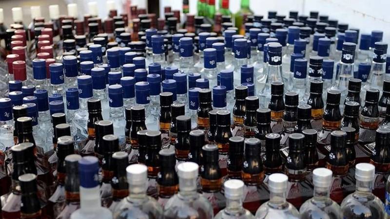 Saxta spirtli içki satdı: 17 nəfər öldü, 191 nəfər kor oldu