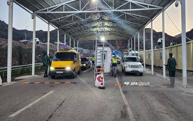 Qarabağda yaşayan ermənilər “Laçın” sərhəd-buraxılış məntəqəsindən keçirlər - FOTOLAR