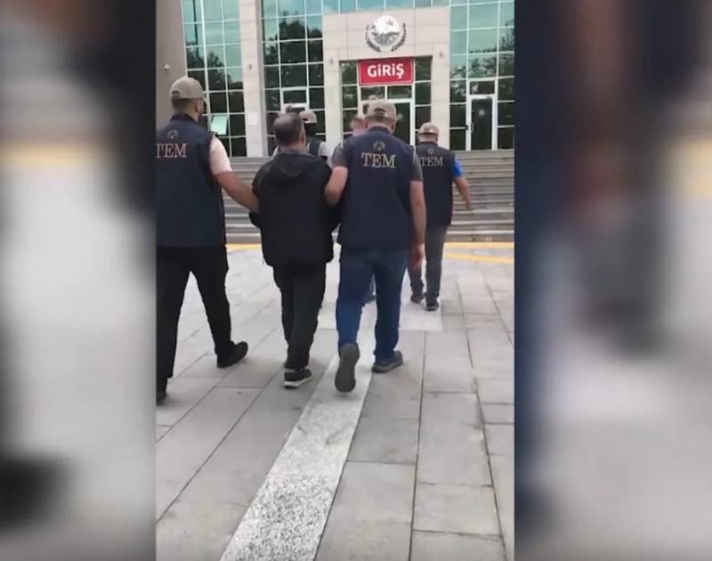 8 nəfər FETÖ-çu nəzarətə alındı