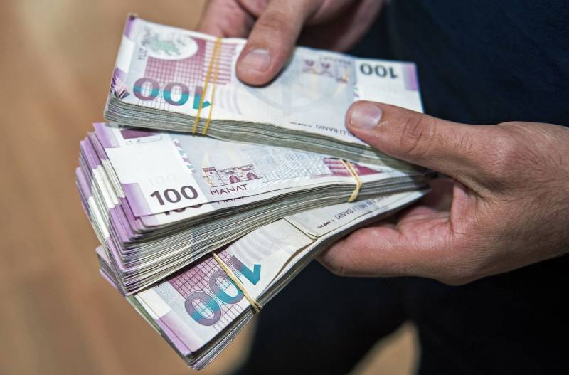 Bu şəxslərin maaşı 400 manatdan 2600 manata yüksəldi