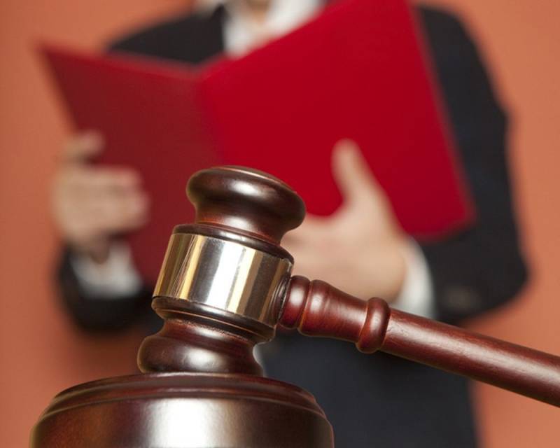 Danlanmasına görə atasını qətlə yetirən oğula hökm oxundu