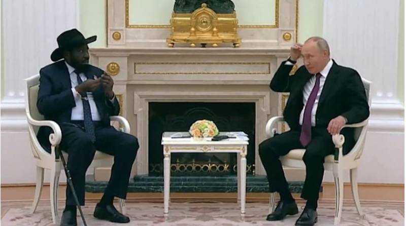 Cənubi Sudanın prezidenti yenə gündəmdə - Putinlə görüşü zamanı... (VİDEO)