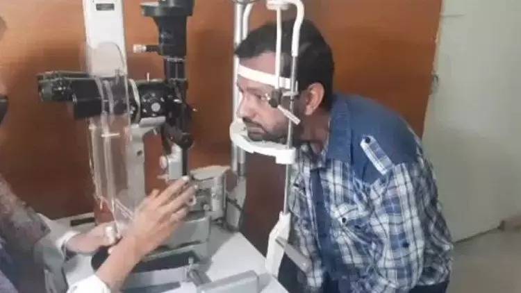 Pakistanda qırmızı göz epidemiyası: 86 min adam xəstəxanalıq oldu