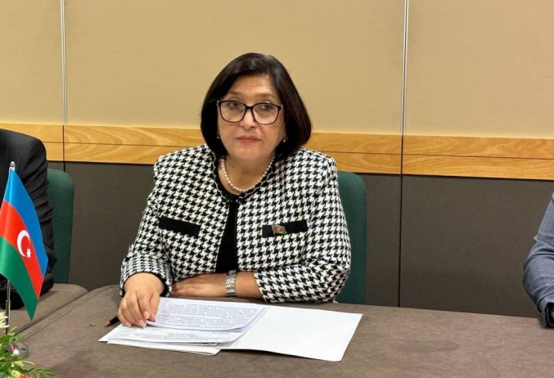 Spiker fransalı həmkarı ilə görüşdü: Parisin mövqeyi tənqid edildi