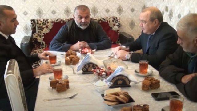 \"Azəriqaz\"ın rəhbər şəxsləri Çay Üzü kəndinin şəhid ailələrini ziyarət etdi - VİDEO