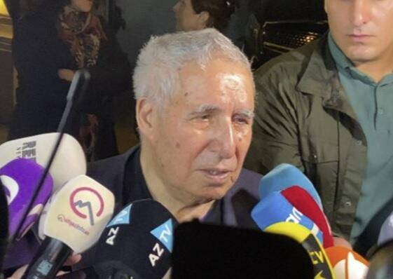 \" Əvvəllər deyirdilər Qəzənfərin qardaşı qızı, lakin bir müddət sonra Qənirənin əmisi deyirdilər\" 