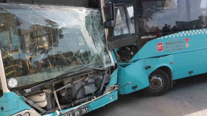 İki avtobus toqquşdu - 9 nəfər yaralandı