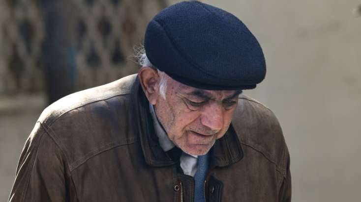 Sakinlər küçəyə atılan professor üçün bu qədər pul yığdı - Ev də tapıldı