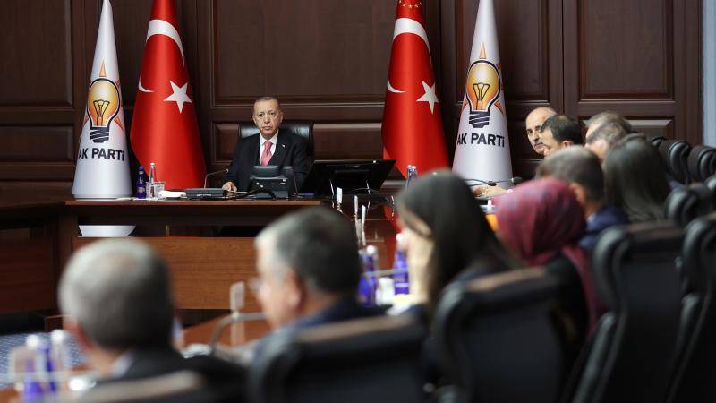 Ərdoğan partiyasının Mərkəzi İdarə Heyətini toplayır - Gündəm seçkidir