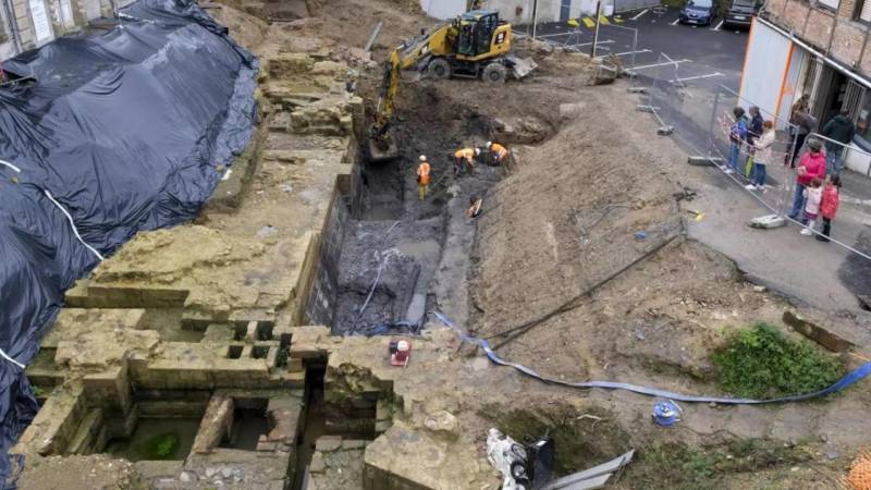 Otelin altından 640 illik qala tapıldı