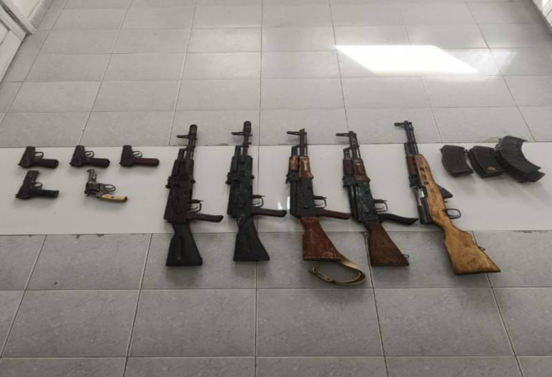 Qanunsuz saxlanılan silahlar təhvil götürüldü