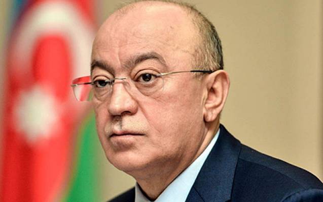 Nazir \"TikTok\"da canlı yayım açan yüksək vəzifəli şəxsi işdən çıxardı - FOTO