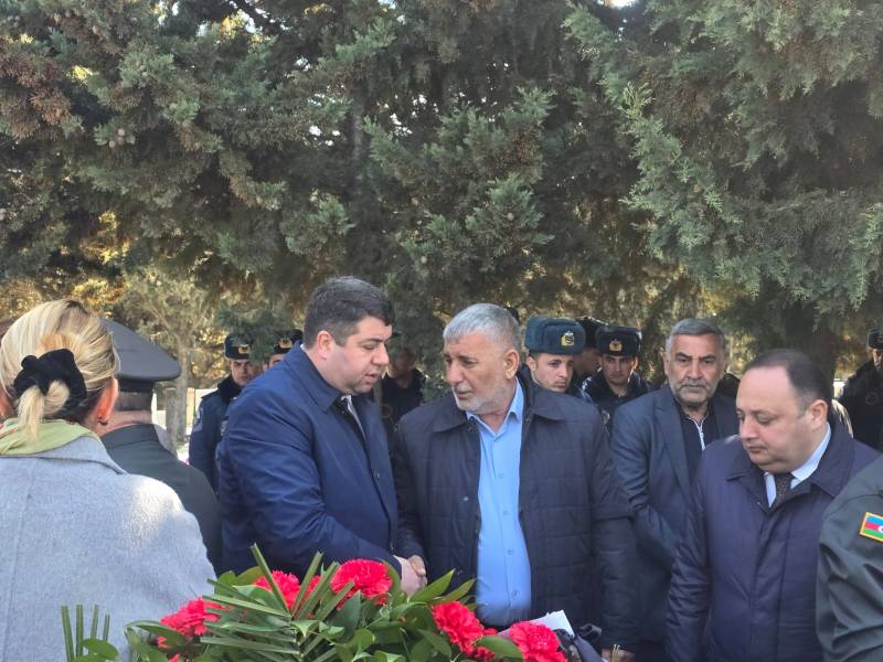 Aprel şəhidlərinin məzarları ziyarət olundu - FOTOLAR