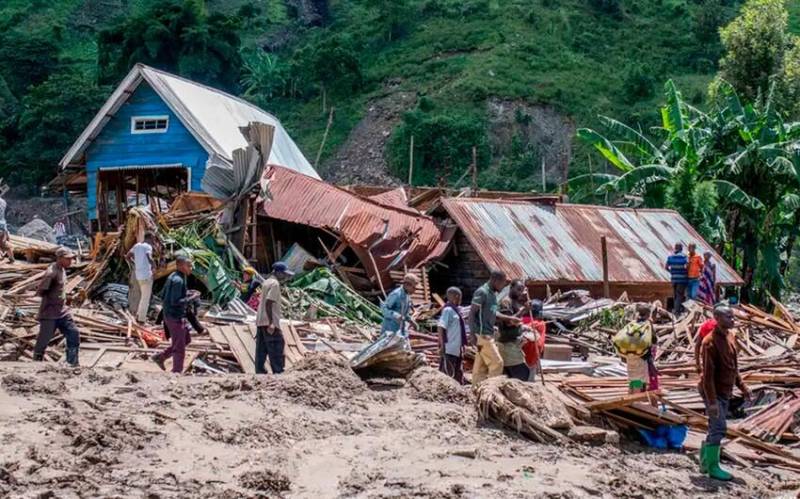 Daşqınlar 8 nəfərin həyatına son qoydu 
