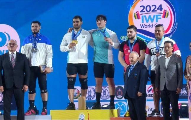 Azərbaycanlı atlet Dünya Kubokunda 3 gümüş medal qazandı
