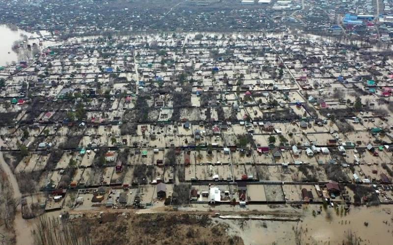 Orenburqda bir gecədə daha 361 ev su altında qalıb