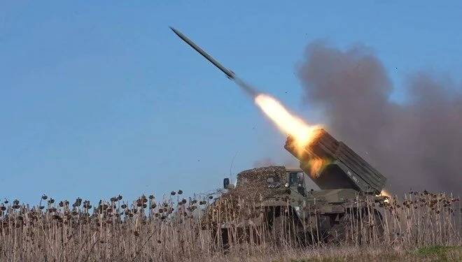 Rusiya raketləri Ukraynanın şimalında 13 nəfərin həyatına son qoydu