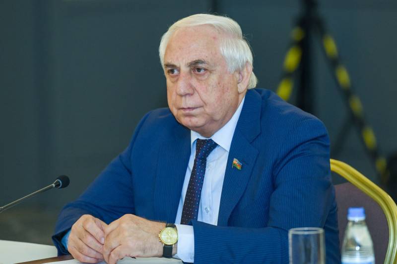 Yüksək çinli dövlət məmurları Hadı Rəcəblinin yasında - FOTO