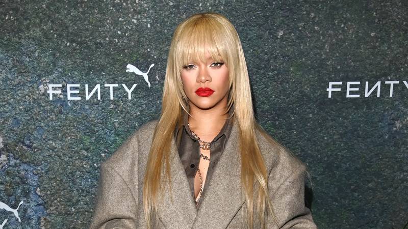 Rihanna  \"təxribatçı\" geyimlərinə görə utanır: \"Ana olandan sonra anladım ki...\"