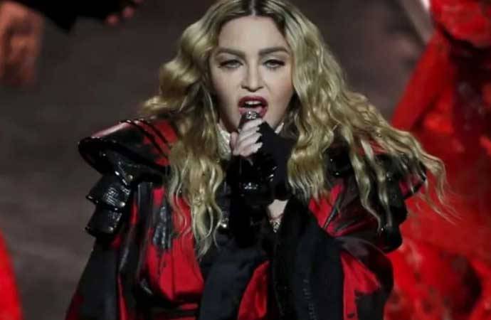 Madonnaya daha bir şok iddia -  Konsertə yenə gec gəldi 