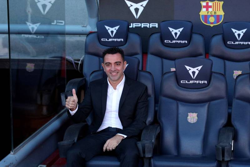 Xavi “Barselona”da qalır 