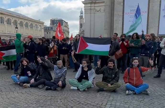 Makronun çıxış etdiyi universitetdə Fələstin etirazı