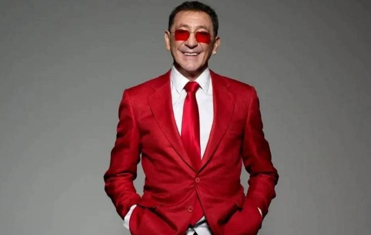 Əsəbiləşib izləyicinin telefonunu əlindən aldı