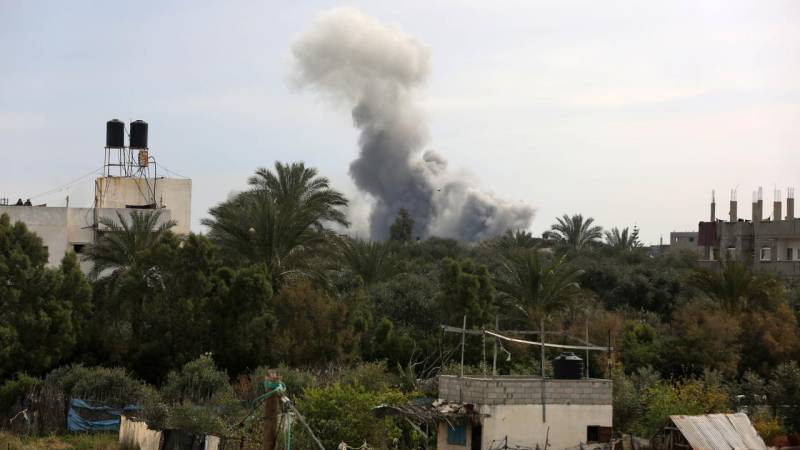 İsrail döyüş təyyarələri Rafahda mülki əhalinin yaşadığı evi vurdu-  Ölən və yaralılar var 