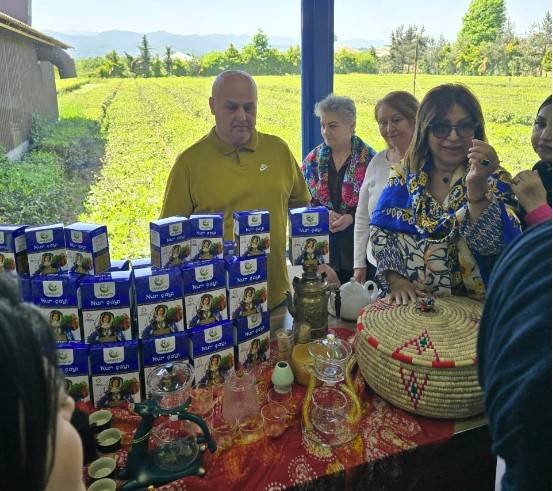 Tanınmış televiziya eksperti Elnurə Abdullayevanın adına çay buraxılıb - FOTO/VIDEO