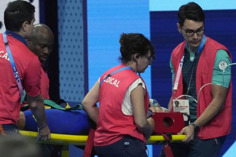 Üzgüçü yarış zamanı huşunu itirdi - Paris-2024