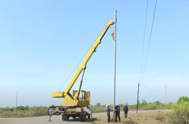 “Azərişıq” Kürdəmirdə elektrik şəbəkəsinin yenilənməsi işlərini davam etdirir
