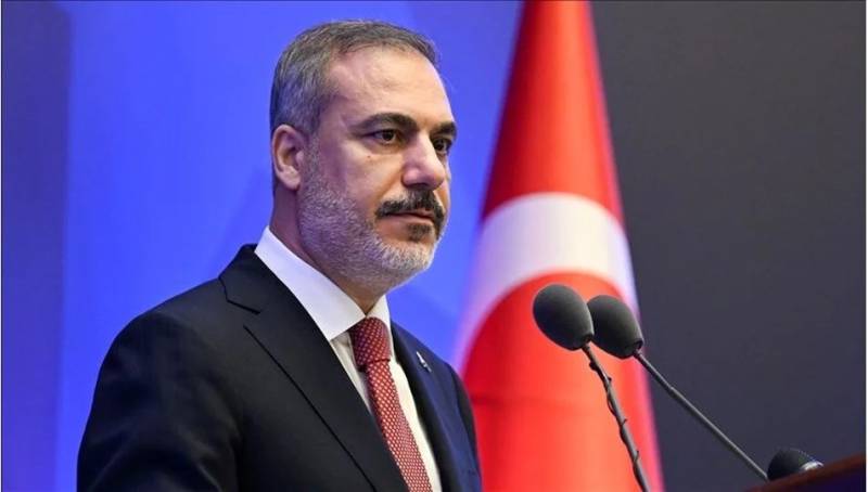 Türkiyənin XİN başçısı Misirə rəsmi səfər etdi