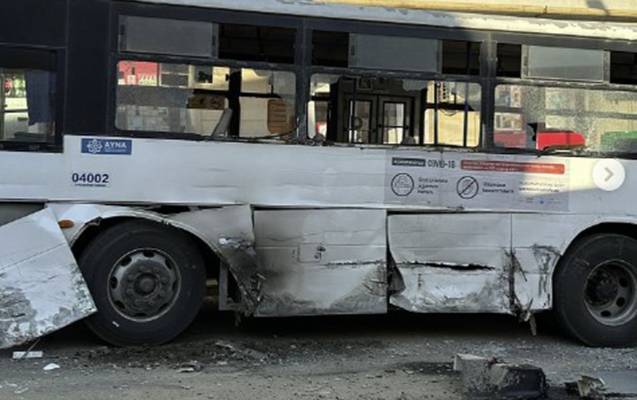 Bakıda yenidən avtobus qəzası, xəsarət alanlar var - VİDEO