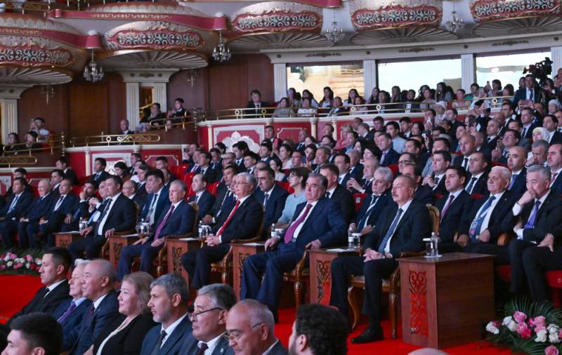 İlham Əliyev Astanada konsertdə iştirak etdi - FOTOLAR