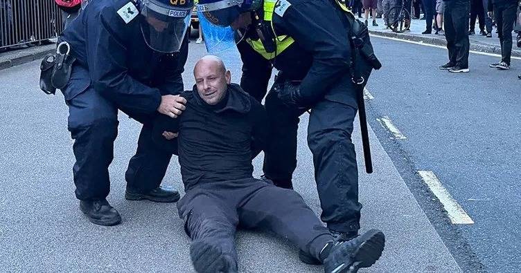 İngiltərədə ifrat sağçıların zorakı hərəkətləri davam edir