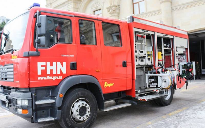 Bakıda yaşayış binasında yanğın - 10 nəfər təxliyə olundu
