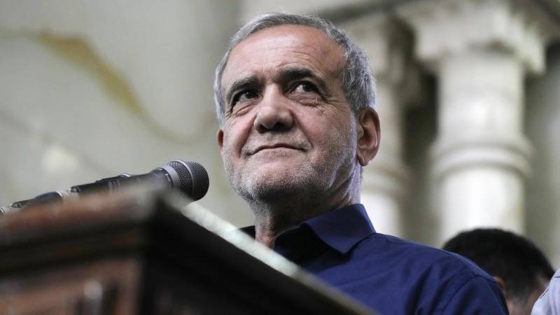 İran prezidenti öz kabinetini parlamentə təqdim etdi