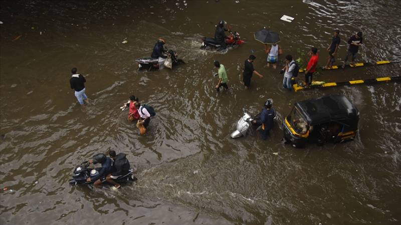 Şiddətli yağışlar bu ölkədə 20 can aldı