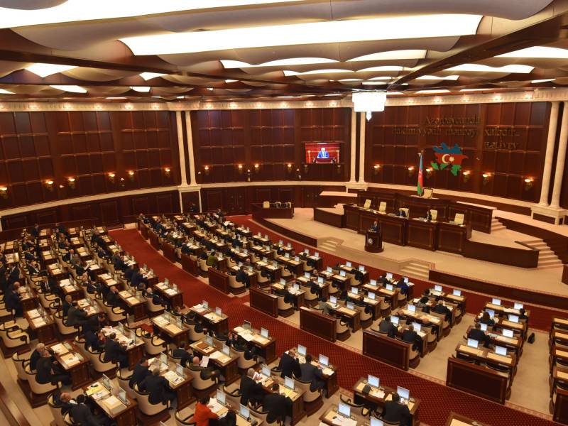 Yenidən namizəd olan deputatlar mediadan niyə qaçır? - Onlar arxayındırlar ki...