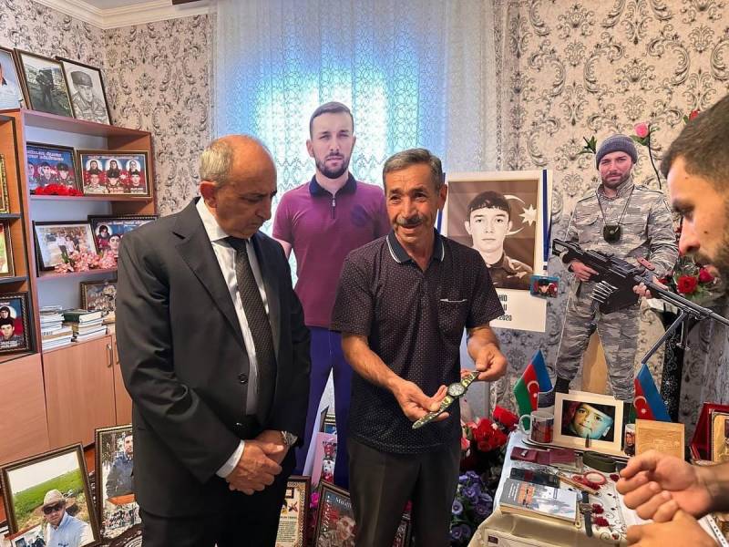 Deputatlığa namizəd şəhid ailəsini ziyarət etdi - FOTO