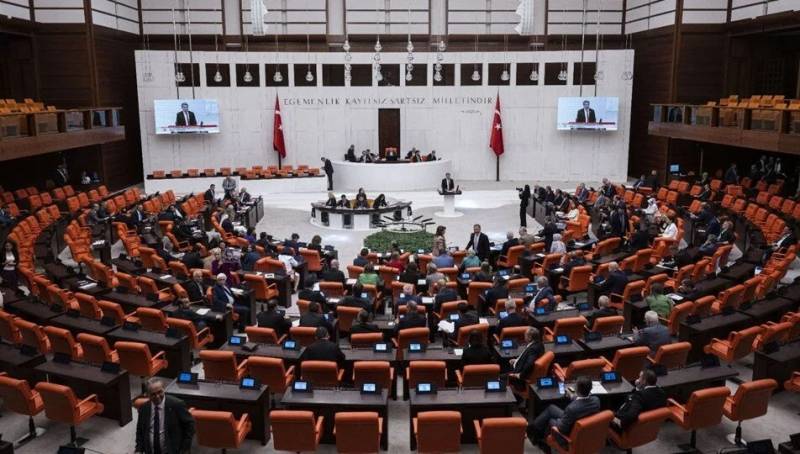 Türkiyə Böyük Millət Məclisi iclasında gərginlik - VİDEO