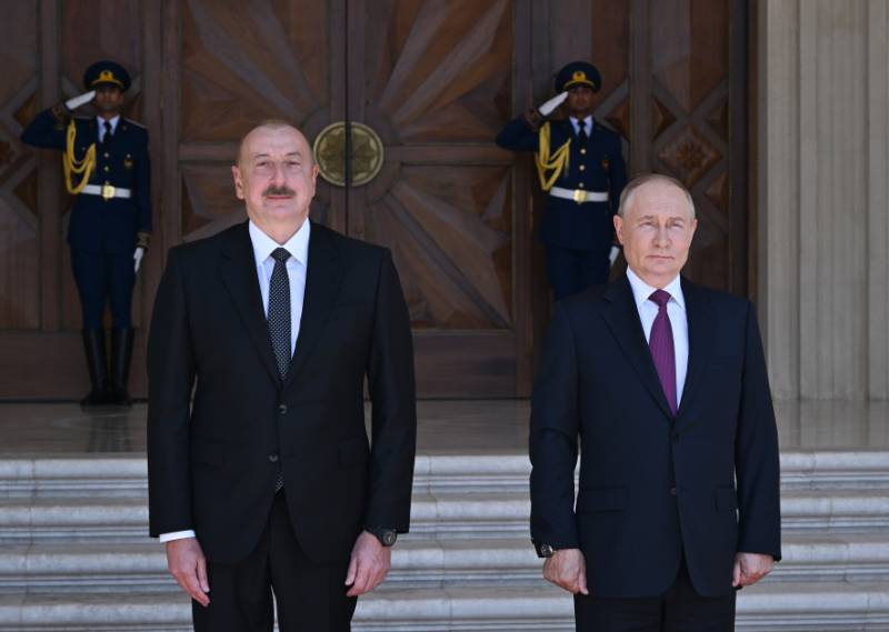 Putin Bakını regionun vahəsi adlandırıb